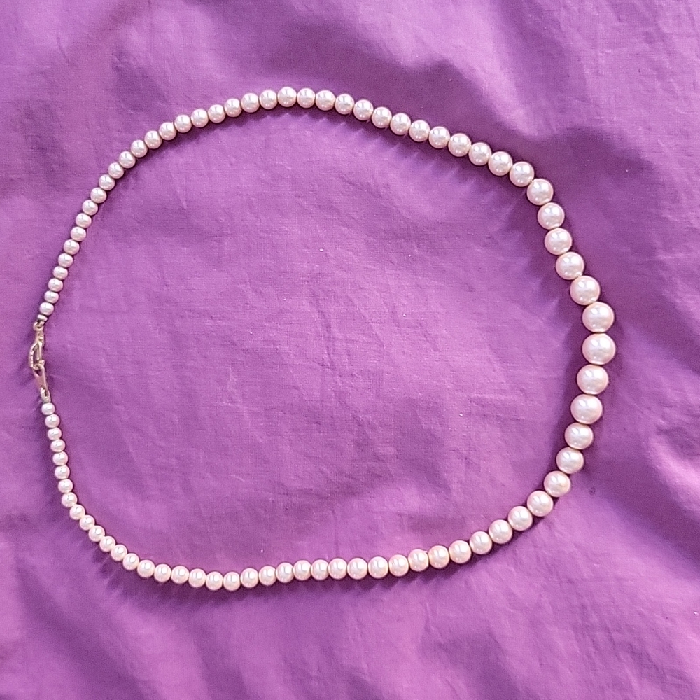 Classisic Vintage 17" Graduated Faux Pearl Necklace
